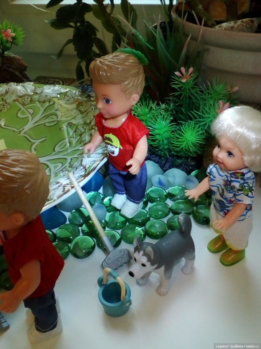 Маленькие луренцы: садовые работы и рыбалка