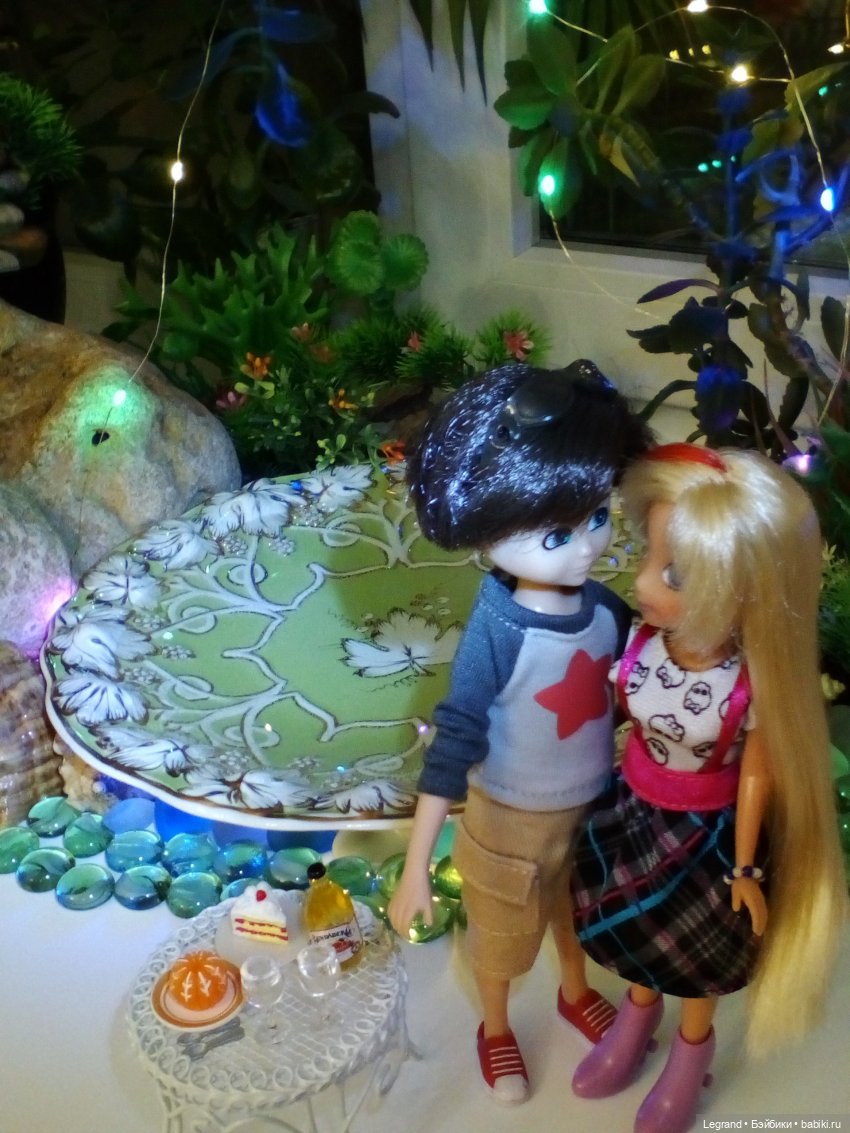 Сад. Вечер. Оливье и Бижу