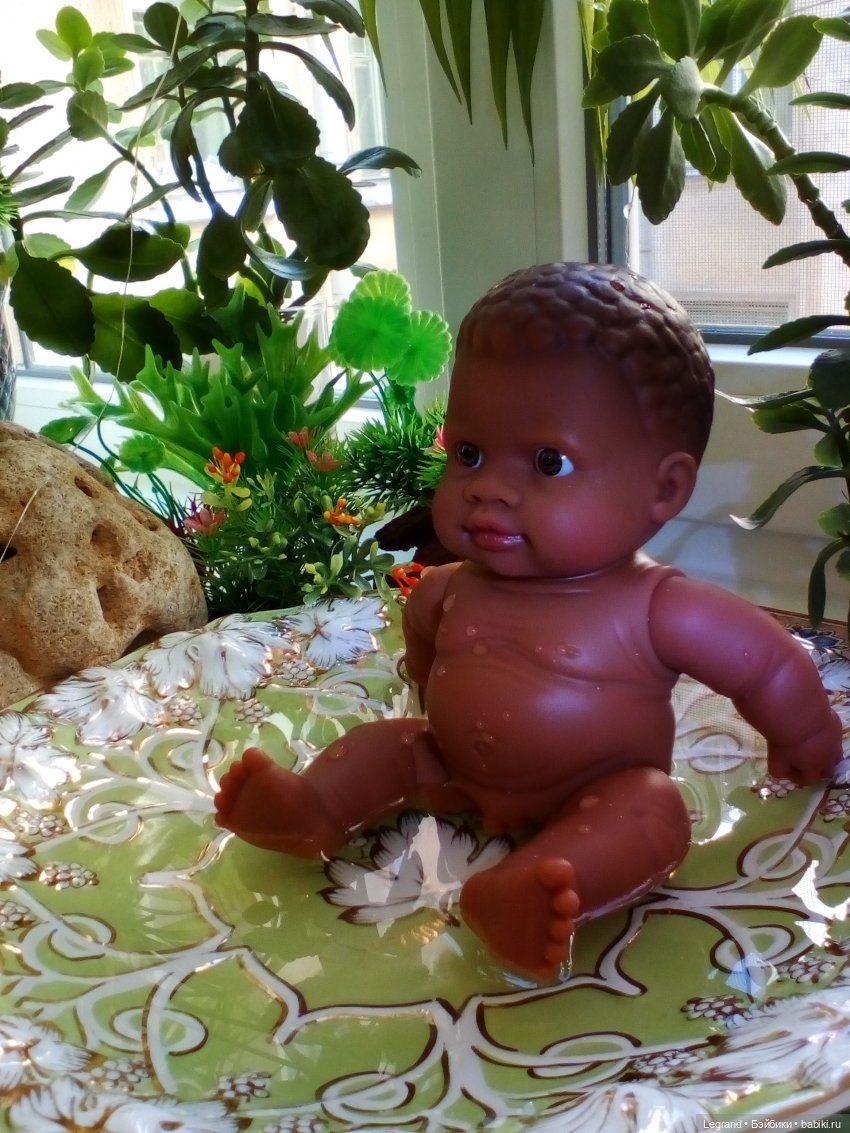 Сад. Утренняя прогулка с Милошем и купание Мориса (Paola Reina)