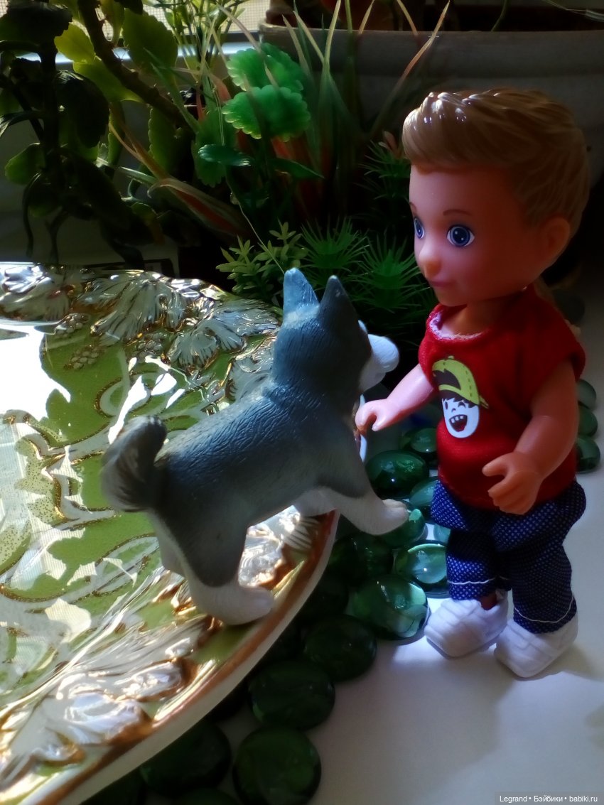 Сад. Утренняя прогулка с Милошем и купание Мориса (Paola Reina) (фото 8)