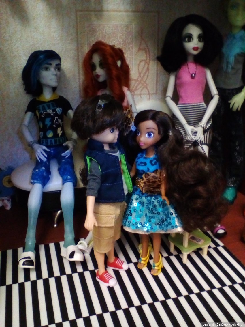 Наши будни: фото с куклополок