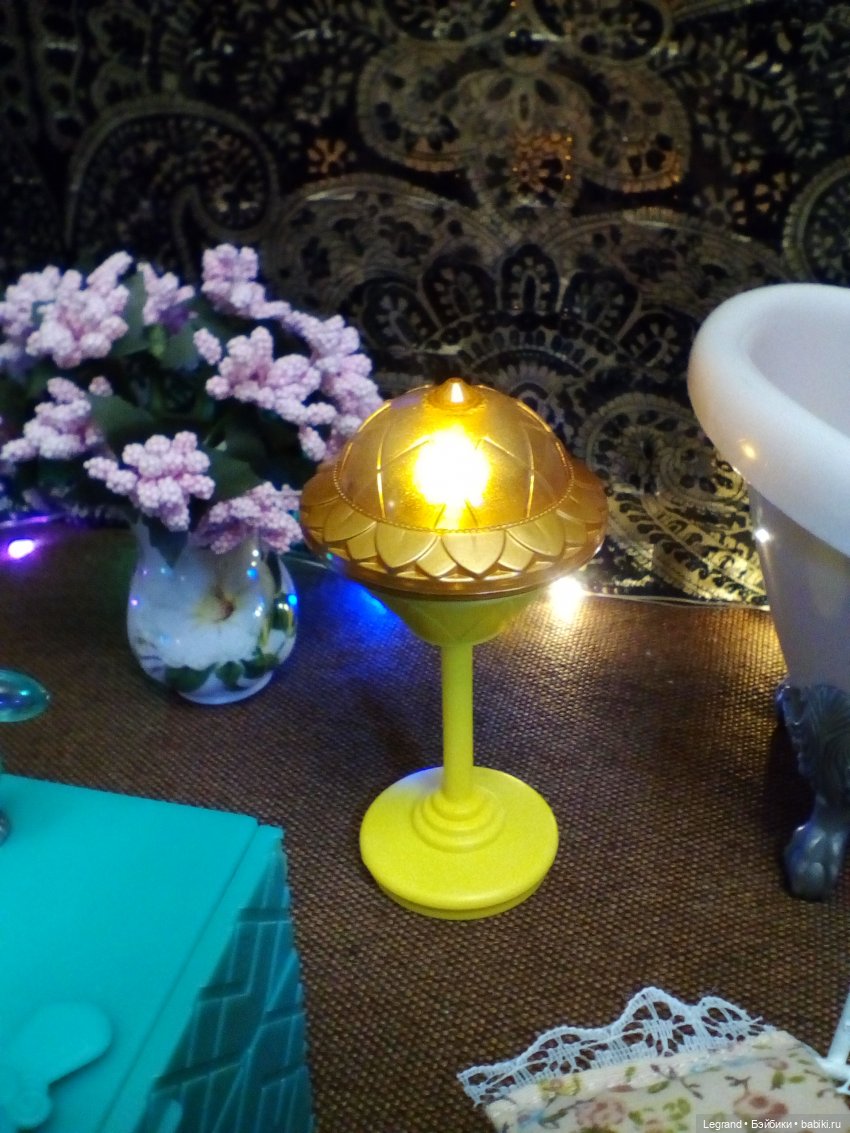 Они сами пишут свои истории: ванна с лепестками роз для Диор