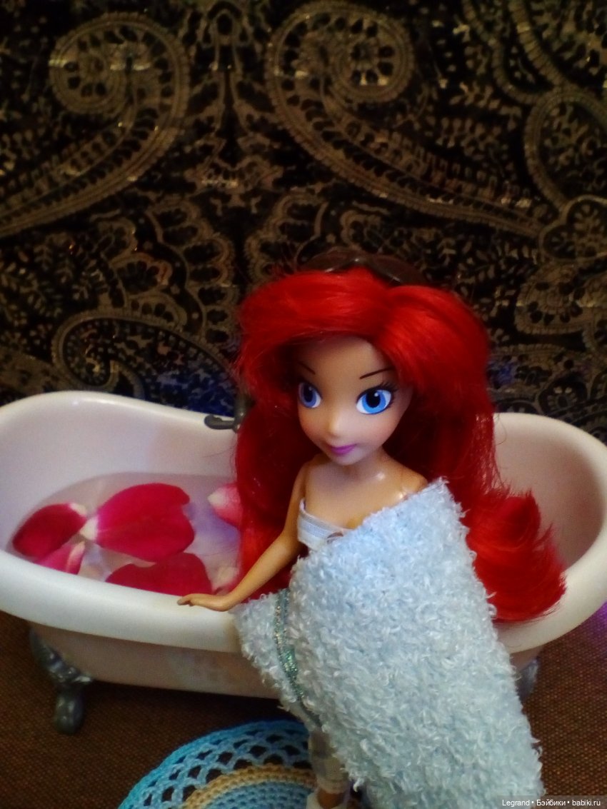 Они сами пишут свои истории: ванна с лепестками роз для Диор