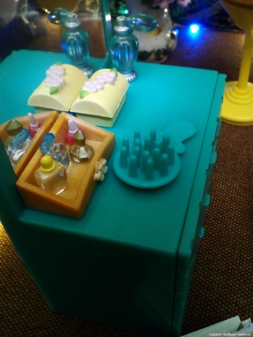 Они сами пишут свои истории: ванна с лепестками роз для Диор