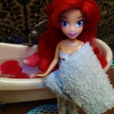 Они сами пишут свои истории: ванна с лепестками роз для Диор