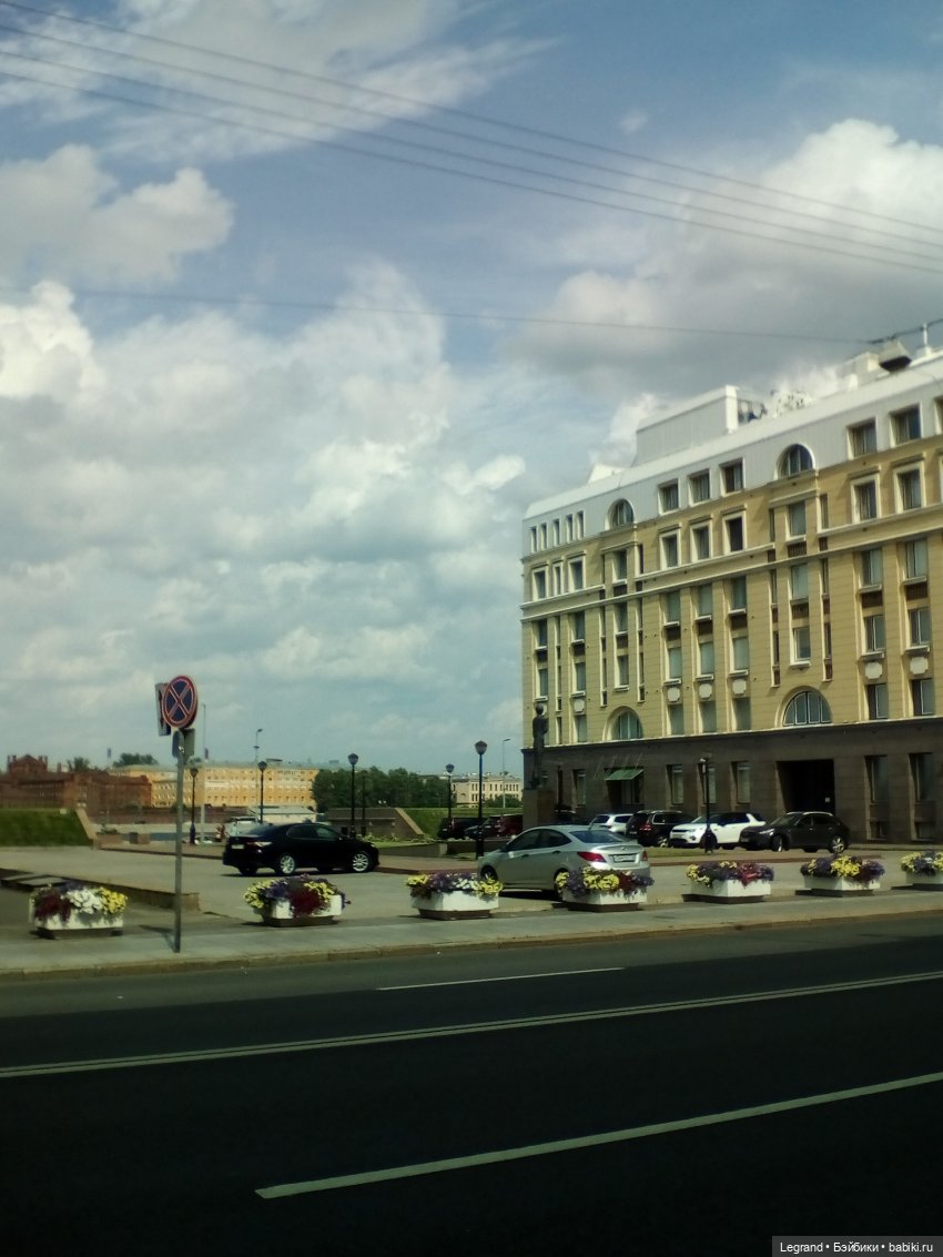 Петербург. Нева. Норд на набережной