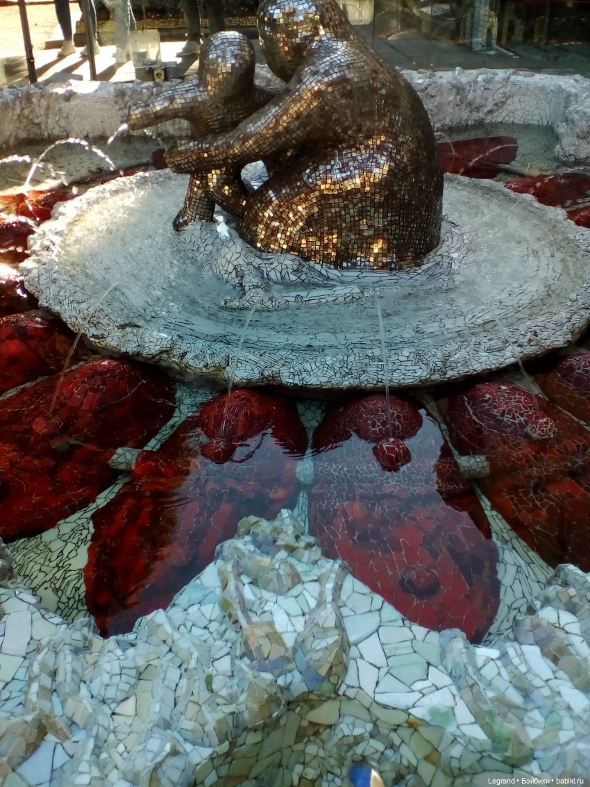 Петербург. Ул.Фурштатская. Мозаичный дворик. Улоф, Милош и Лукум