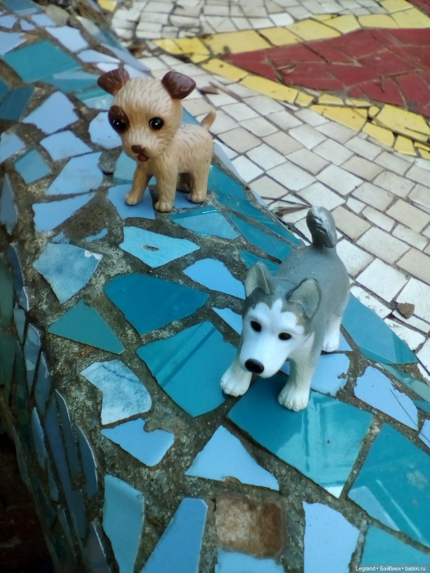 Петербург. Ул.Фурштатская. Мозаичный дворик. Улоф, Милош и Лукум