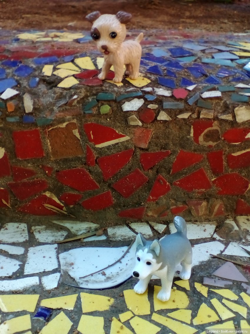 Петербург. Ул.Фурштатская. Мозаичный дворик. Улоф, Милош и Лукум