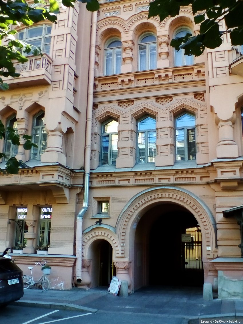 Петербург. Ул.Фурштатская. Мозаичный дворик. Улоф, Милош и Лукум (фото 8)