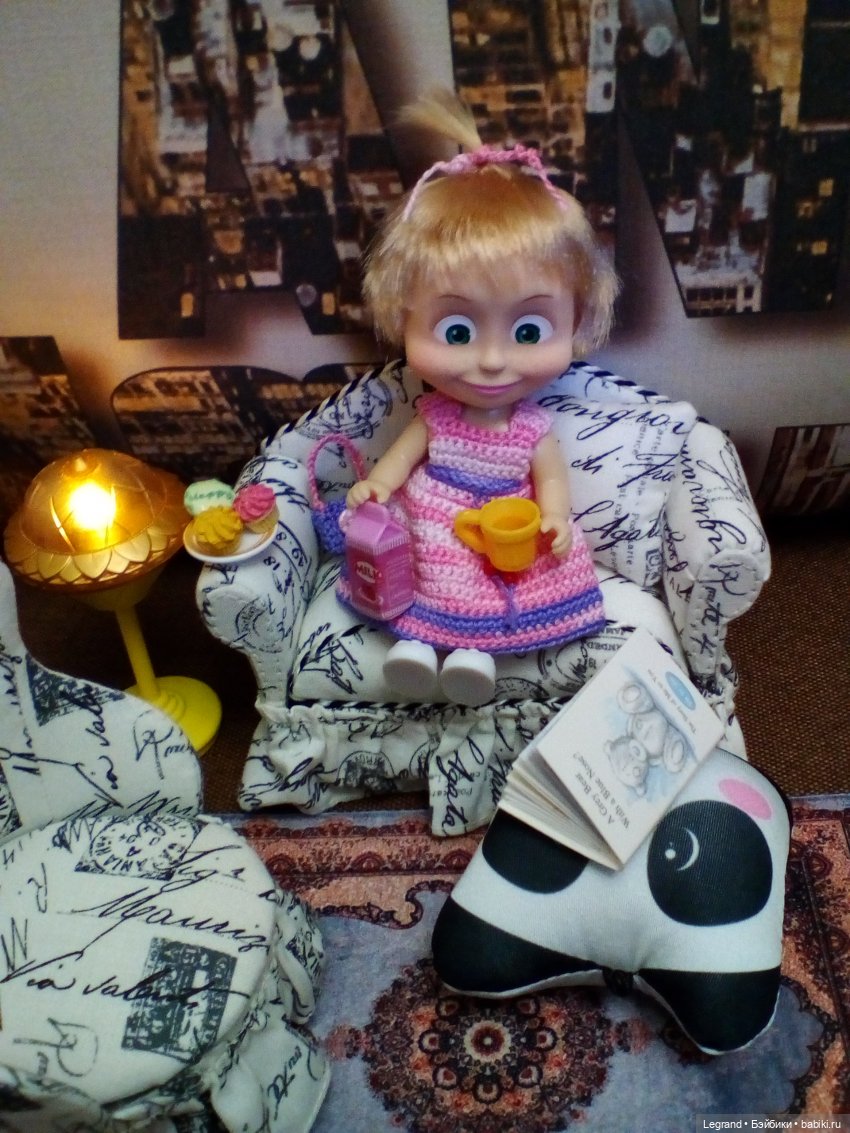 Жу-Жу: уютный вечер — Куклы Маша и Медведь (Simba): Маша в кармашке (фото 7)