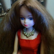 Они сами пишут свои истории: Элли, Алексис, винтажные открытки и призраки прошлого