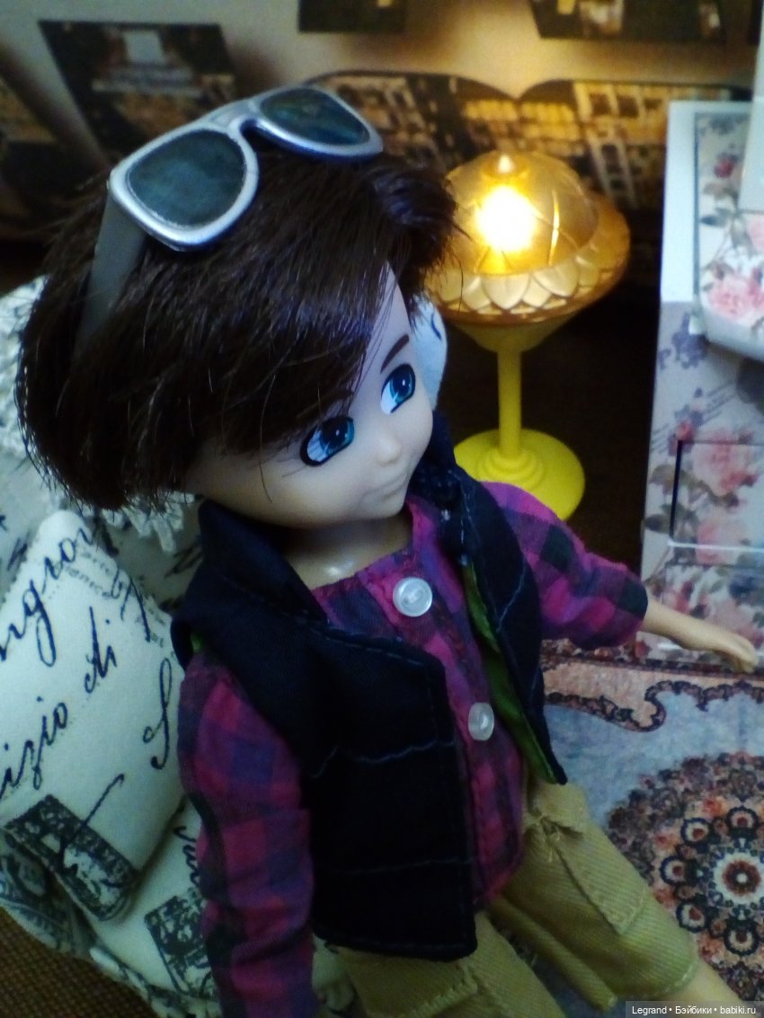 Они сами пишут свои истории: Вечер. Бижу осваивает кофемашину