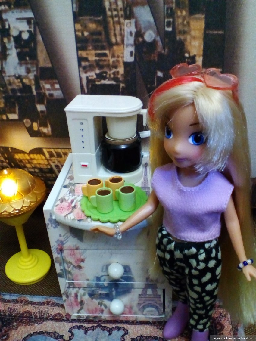 Они сами пишут свои истории: Вечер. Бижу осваивает кофемашину