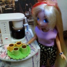 Они сами пишут свои истории: Вечер. Бижу осваивает кофемашину