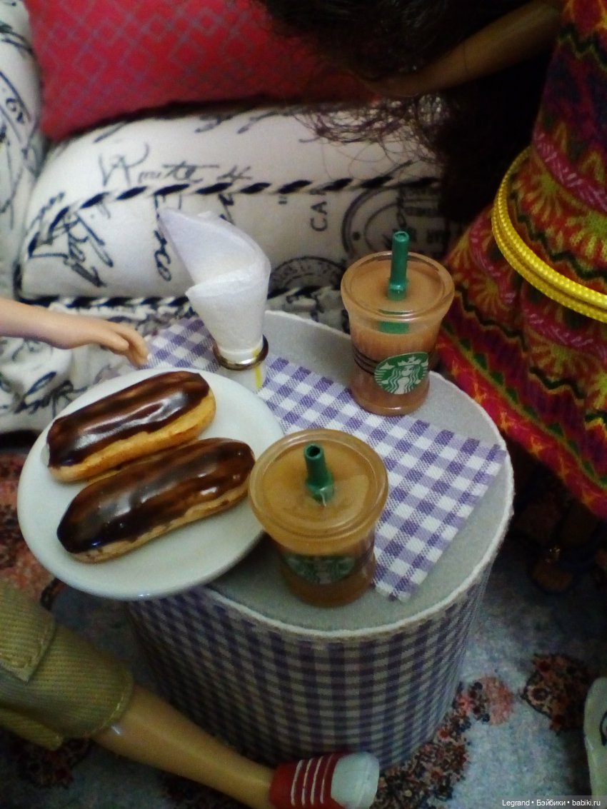 Они сами пишут свои истории: Жан-Поль и Козетта. Вечер. Эклеры