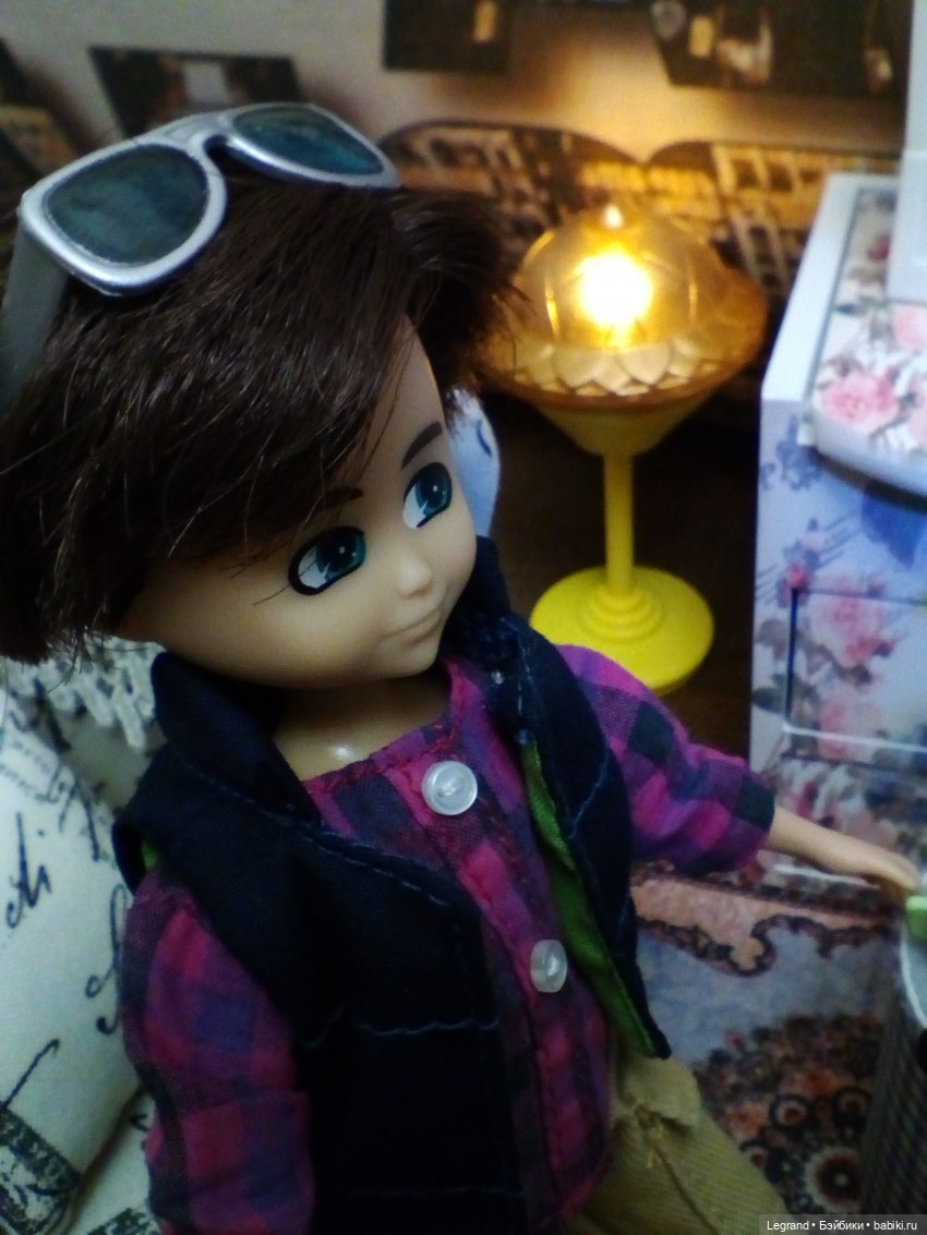 Они сами пишут свои истории: Вечер. Бижу осваивает кофемашину