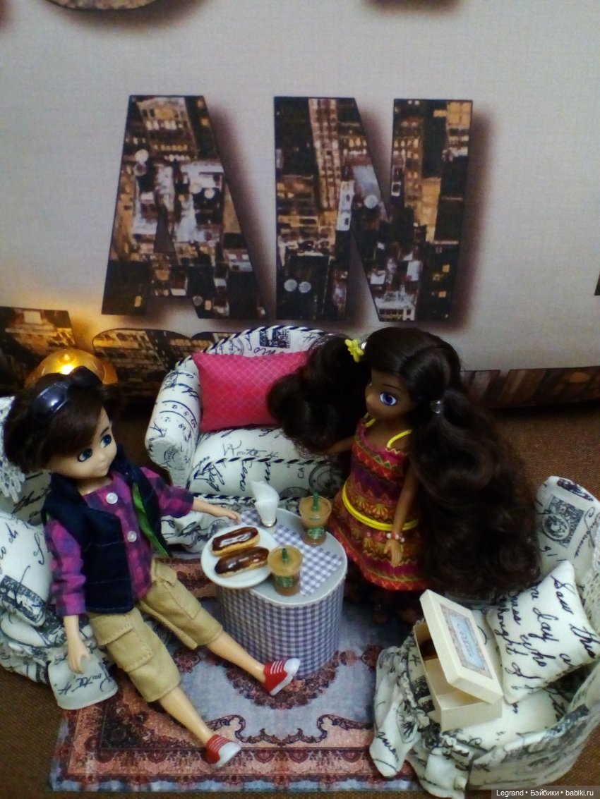 Они сами пишут свои истории: Жан-Поль и Козетта. Вечер. Эклеры