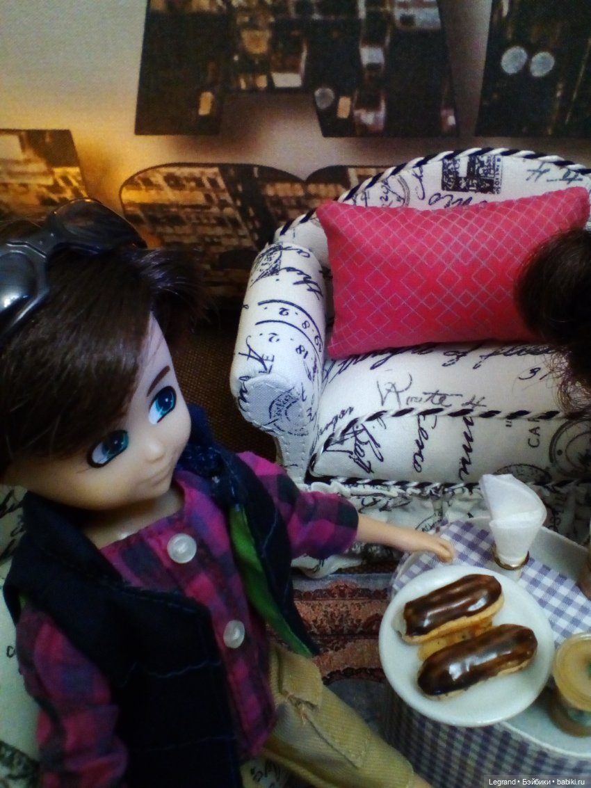 Они сами пишут свои истории: Жан-Поль и Козетта. Вечер. Эклеры