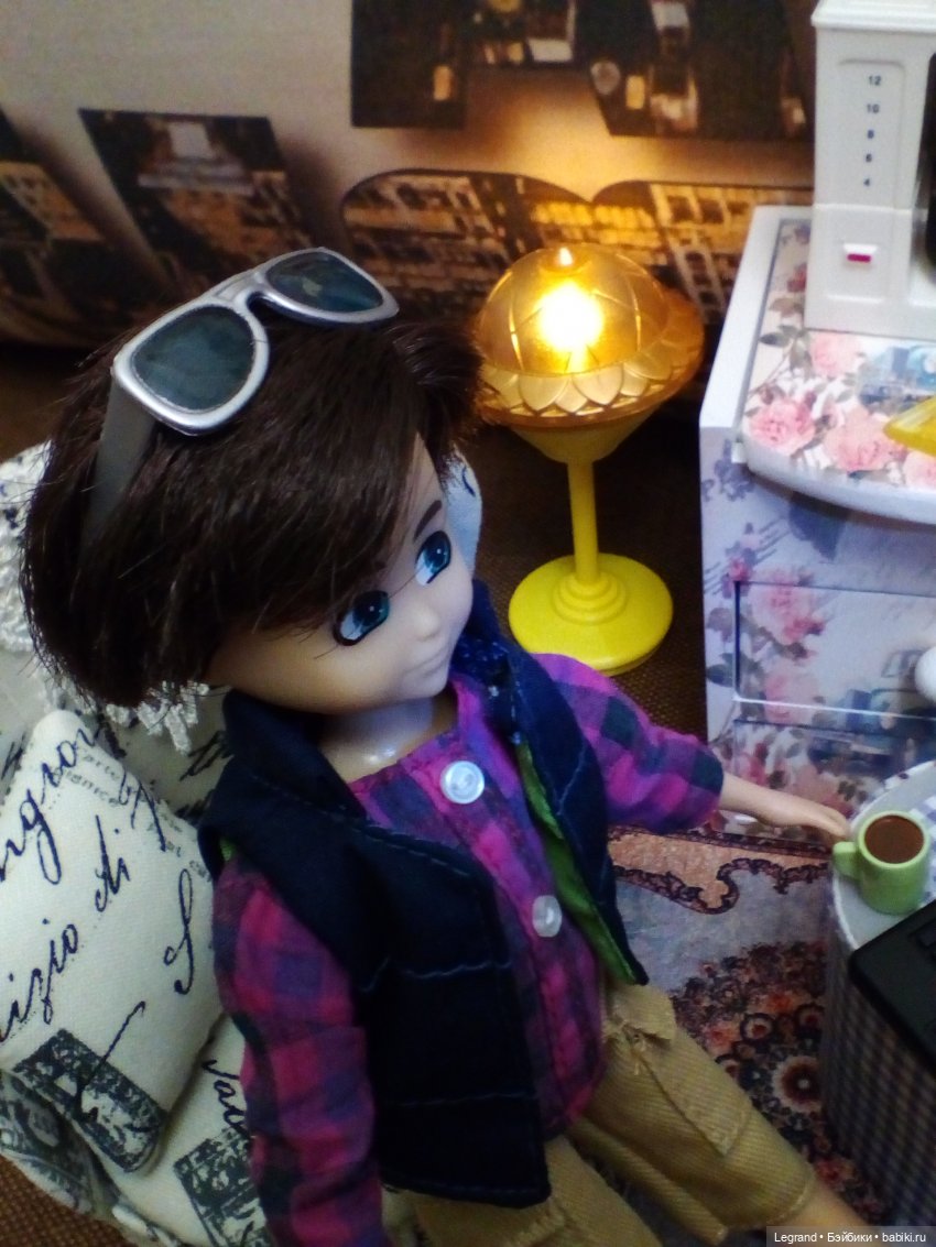 Они сами пишут свои истории: Вечер. Бижу осваивает кофемашину