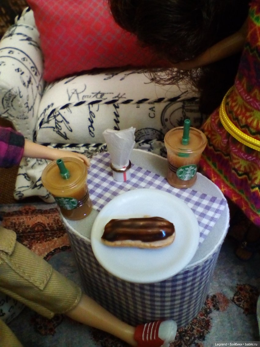 Они сами пишут свои истории: Жан-Поль и Козетта. Вечер. Эклеры