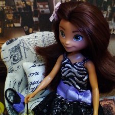 Тахмина в новом платье, девочки Lori и импровизированная "кукловстреча"