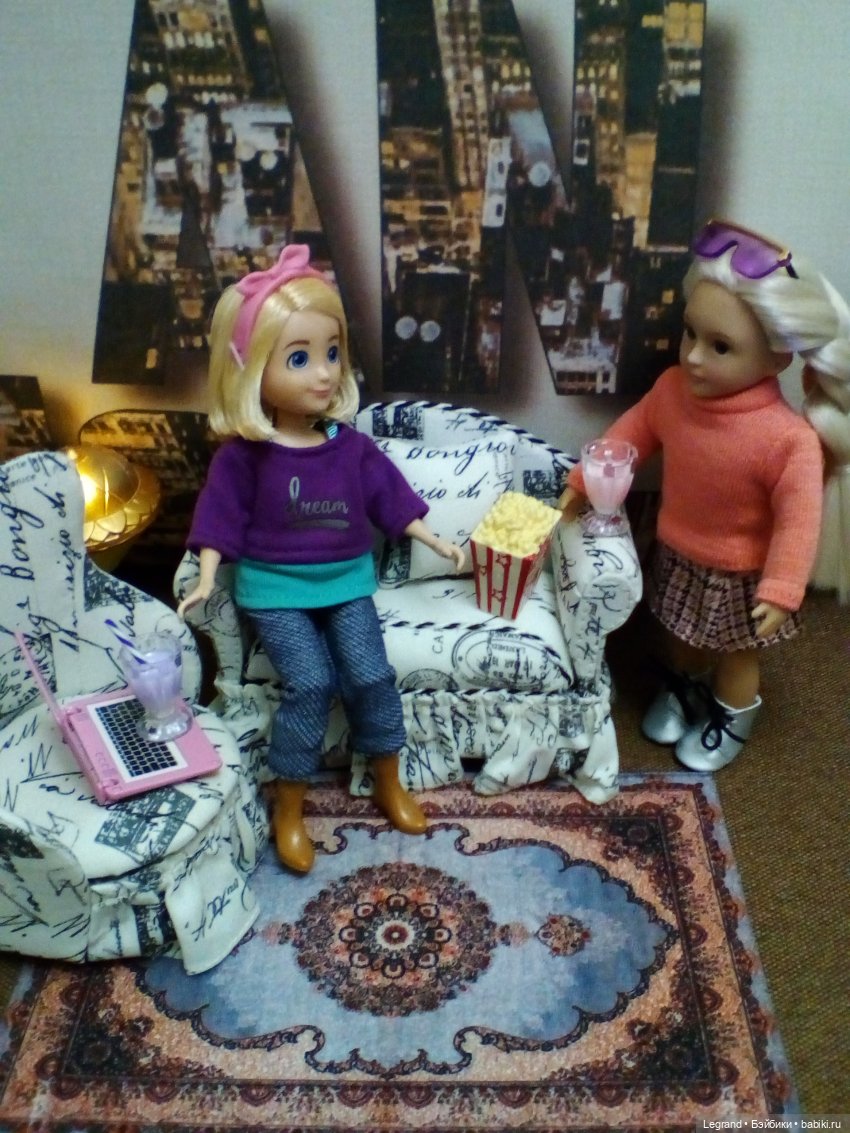 Они сами пишут свои истории. Кира и Гюльфем: туфли и мальчики | Бэйбики Они сами пишут свои истории. Кира и Гюльфем: туфли и мальчики