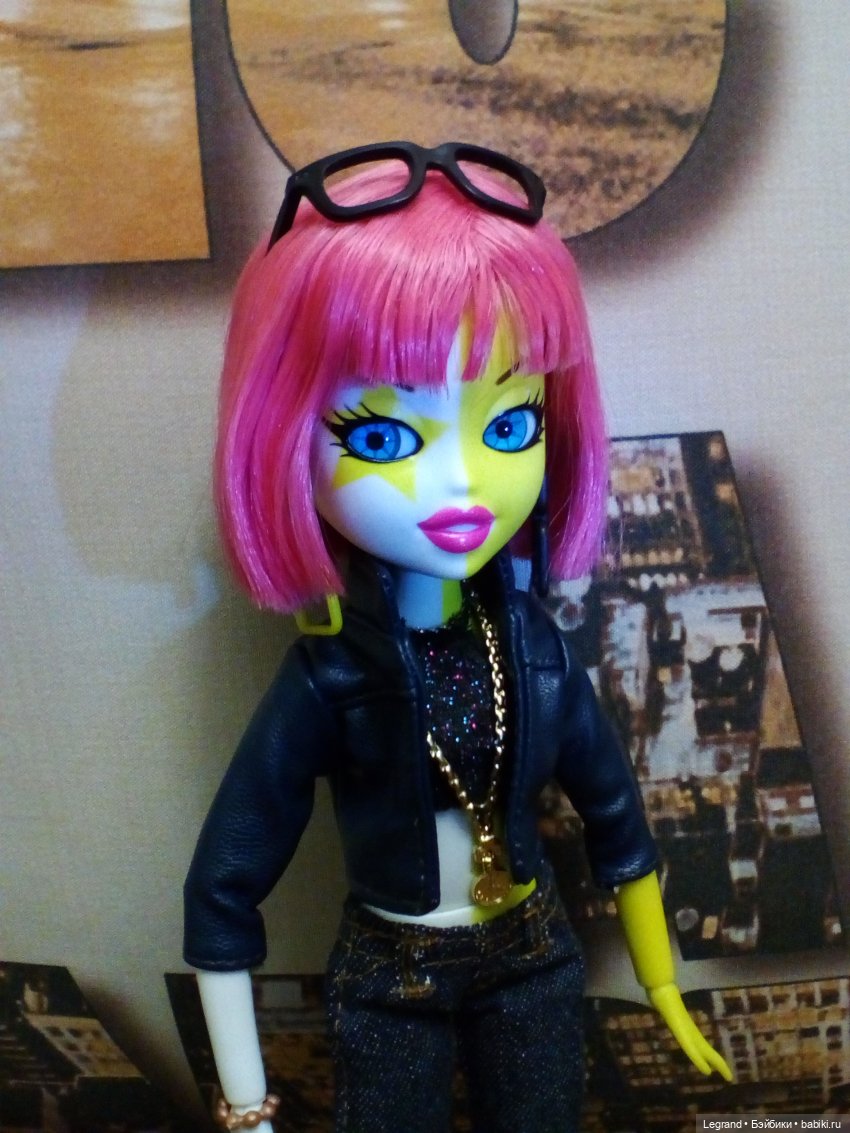 Эрмелин в кожаной курточке (фото 4)