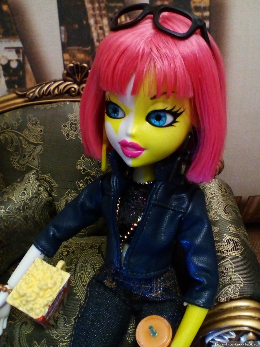 Эрмелин в кожаной курточке