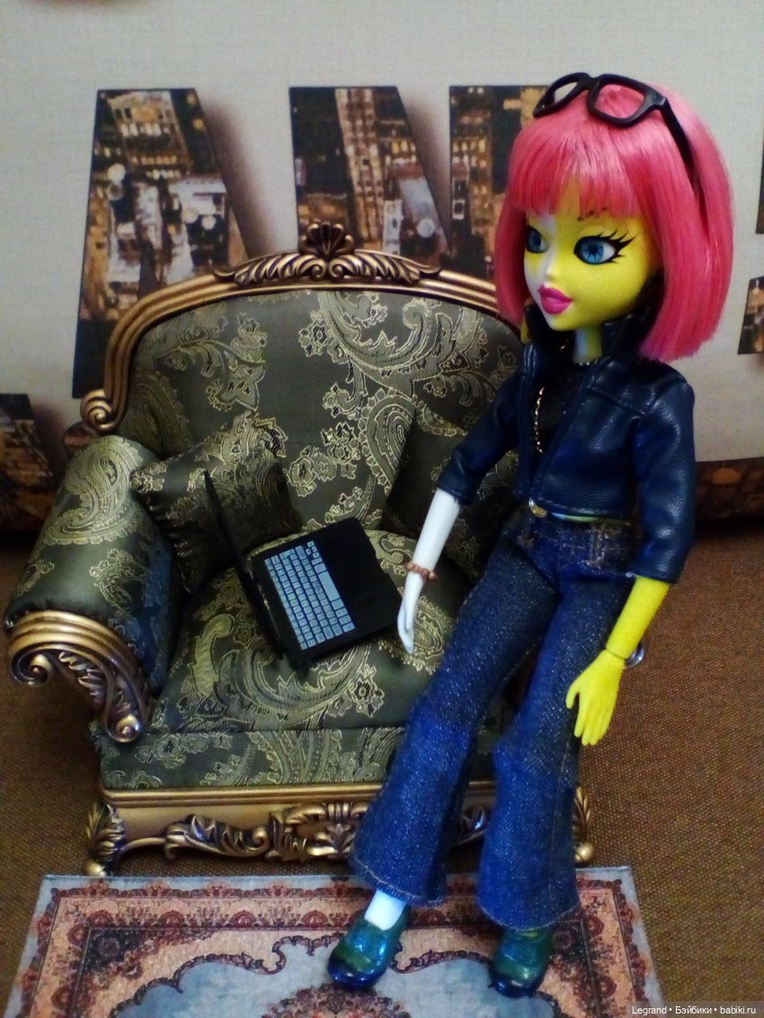 Эрмелин в кожаной курточке