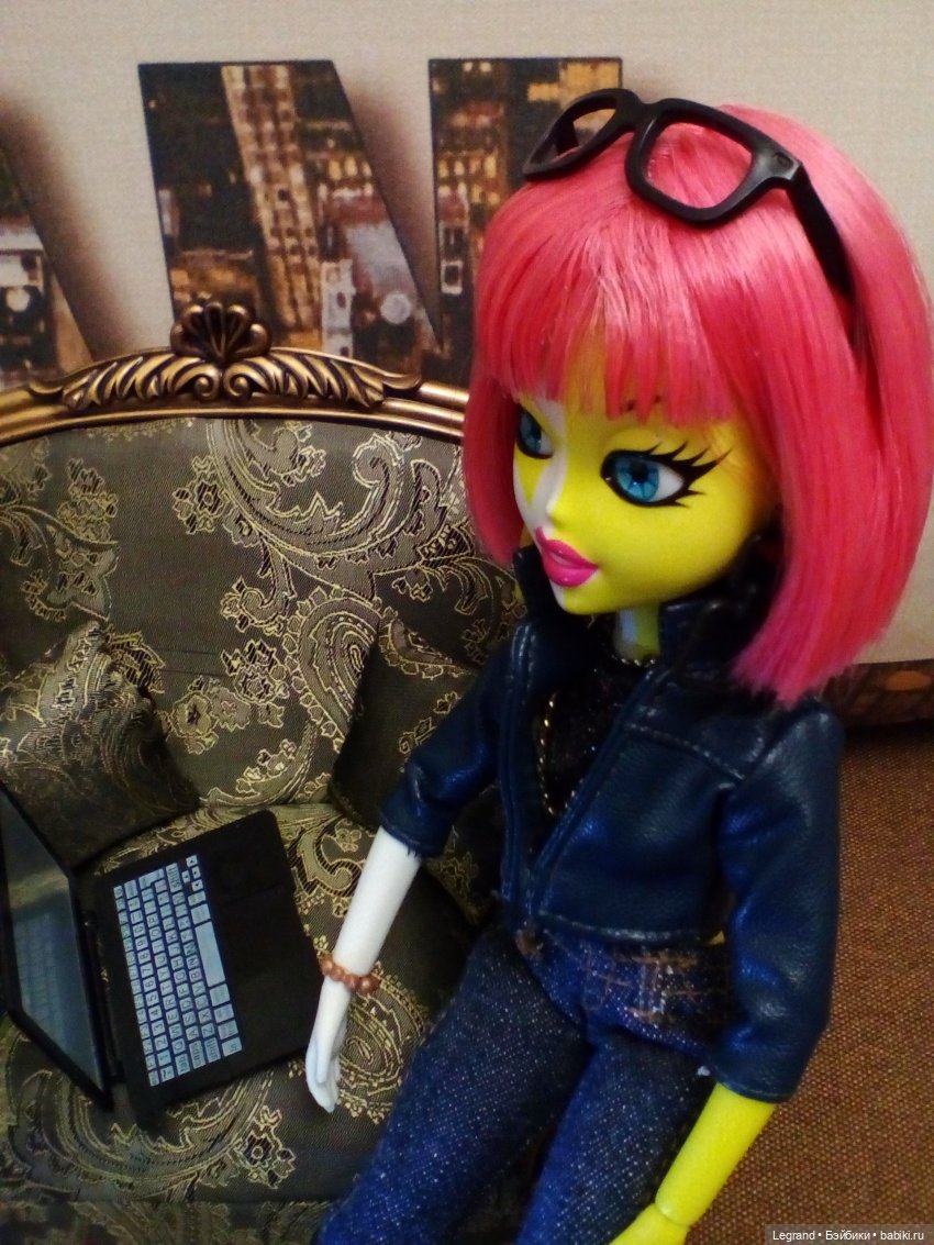 Эрмелин в кожаной курточке