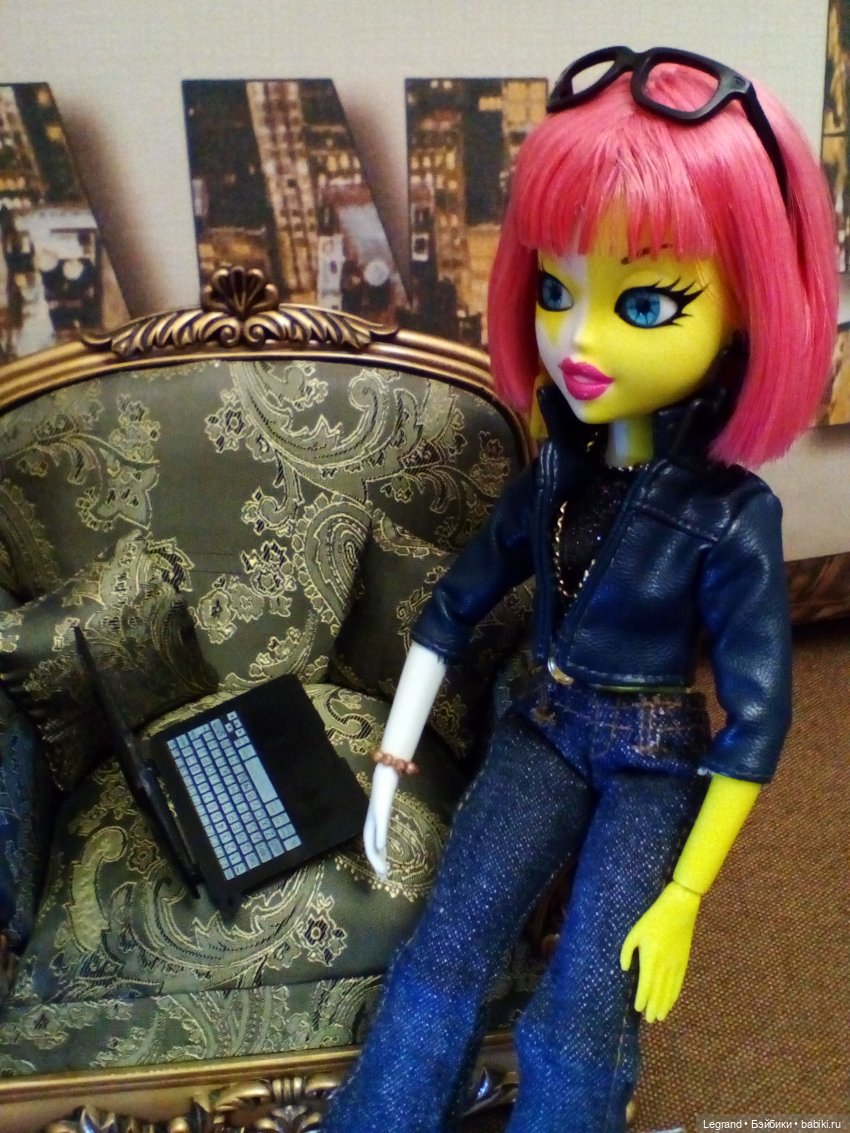 Эрмелин в кожаной курточке