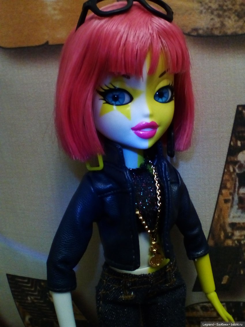 Эрмелин в кожаной курточке (фото 5)