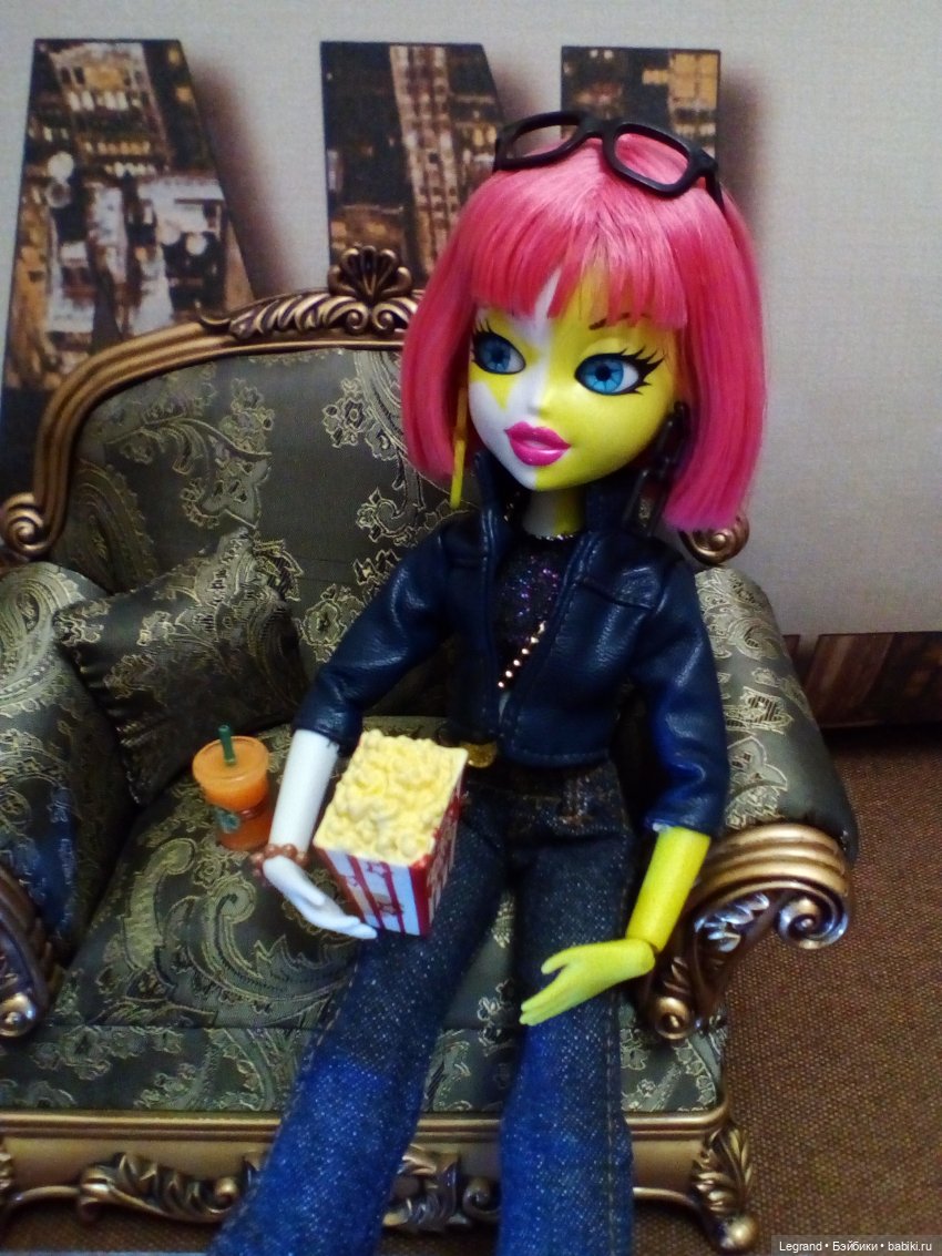 Эрмелин в кожаной курточке