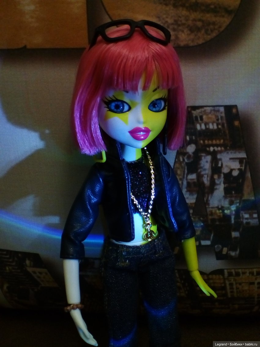 Эрмелин в кожаной курточке (фото 8)