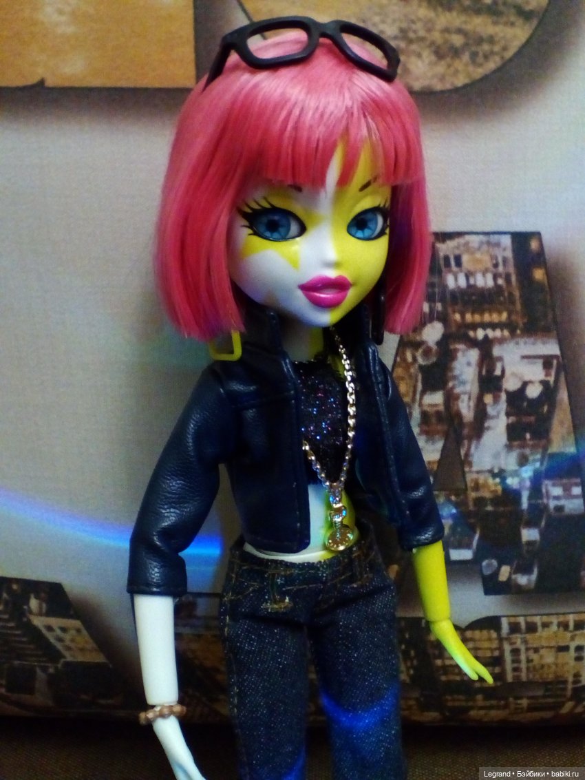 Эрмелин в кожаной курточке (фото 9)