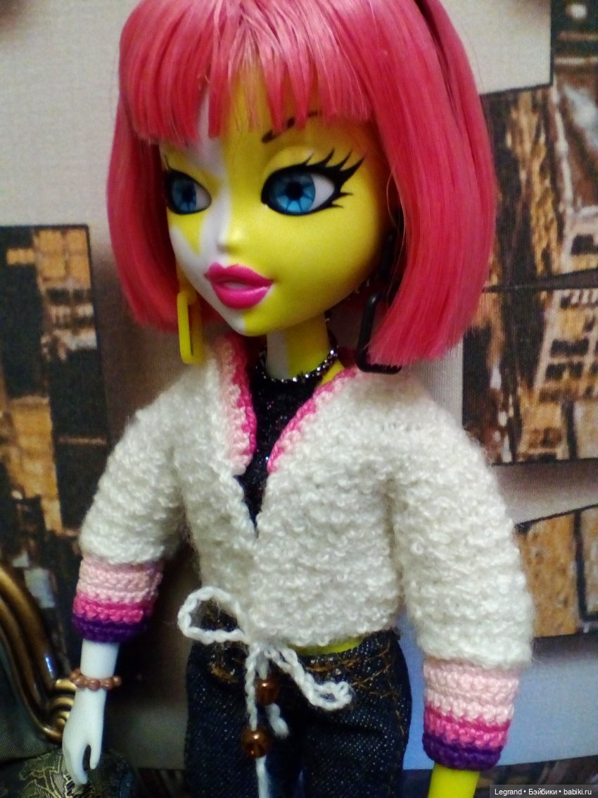 Эрмелин в новой кофточке — Куклы Bratz (Братц) и Moxie Girlz: MGA (фото 3)