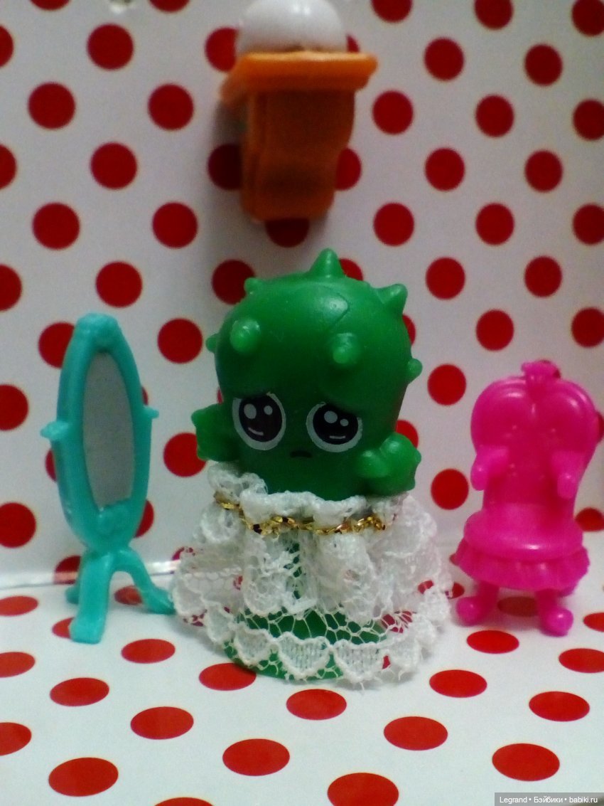 Кактус в юбочке, на качелях