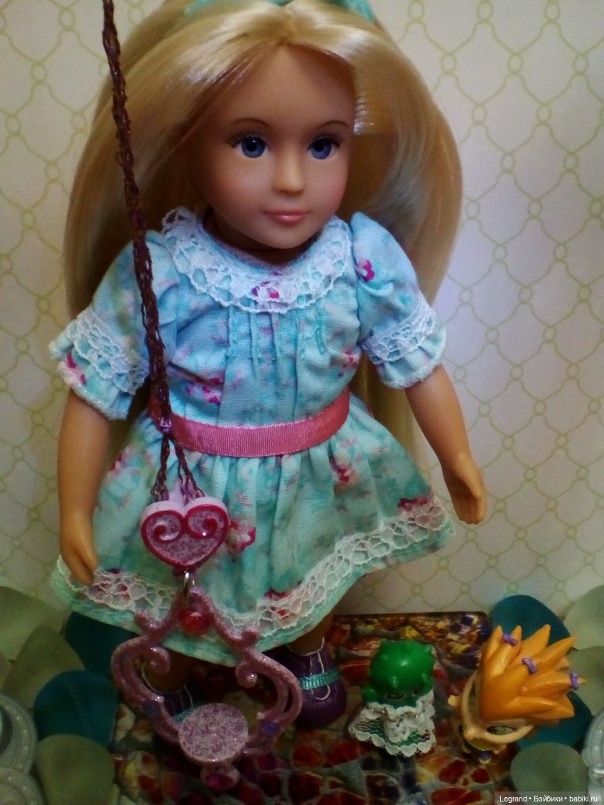 Кактус в юбочке, на качелях