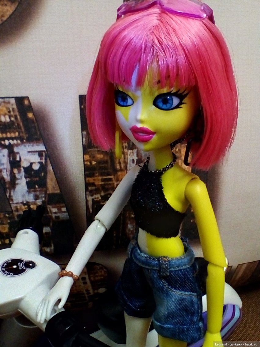 Эрмелин со скутером — Куклы Bratz (Братц) и Moxie Girlz: MGA