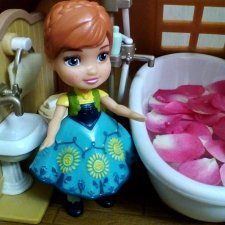 Сильванский домик: ванна с лепестками роз для Анналисы