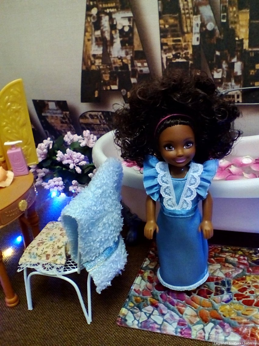 Ванна с лепестками роз для Джеммы