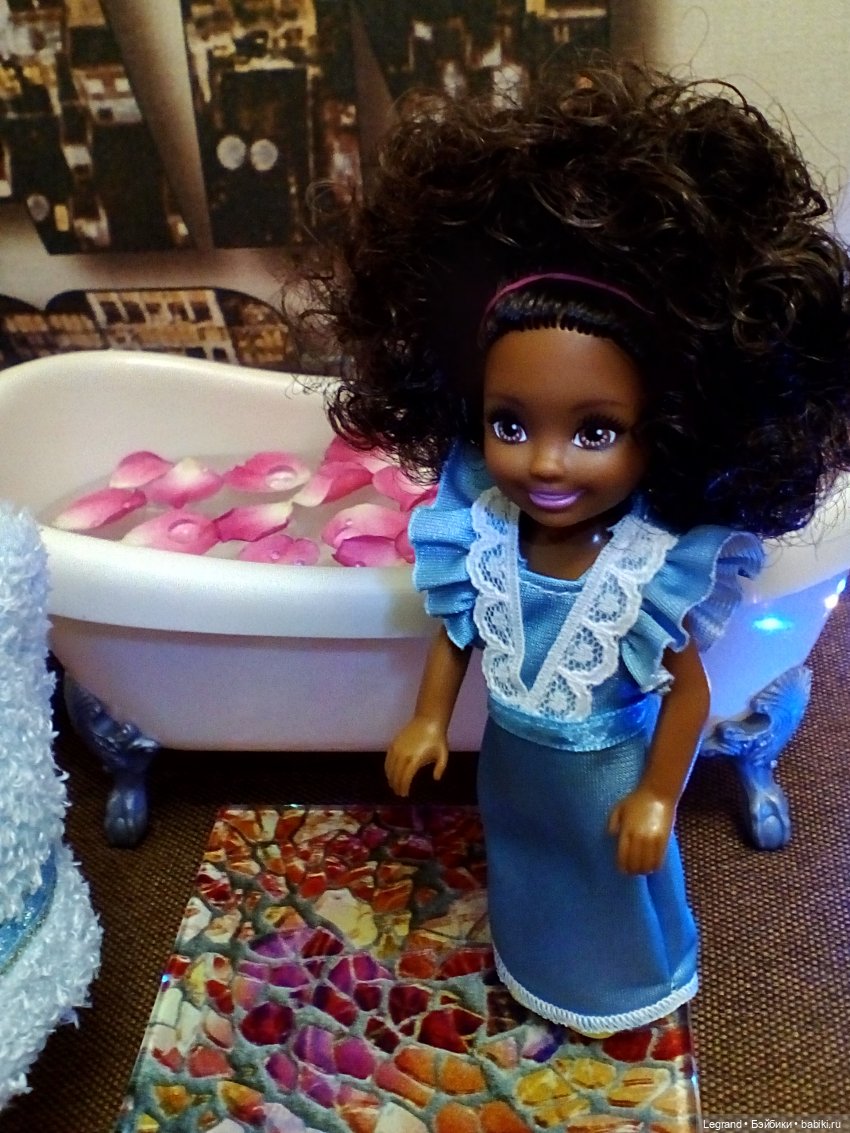 Ванна с лепестками роз для Джеммы