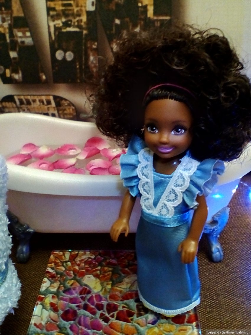 Ванна с лепестками роз для Джеммы