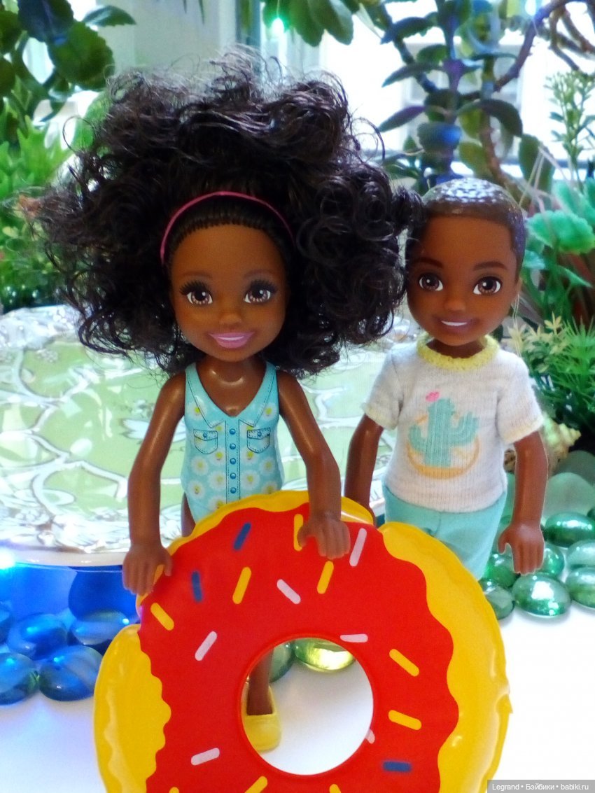О куколках-подростках Defa Lucy. Девочки в купальниках