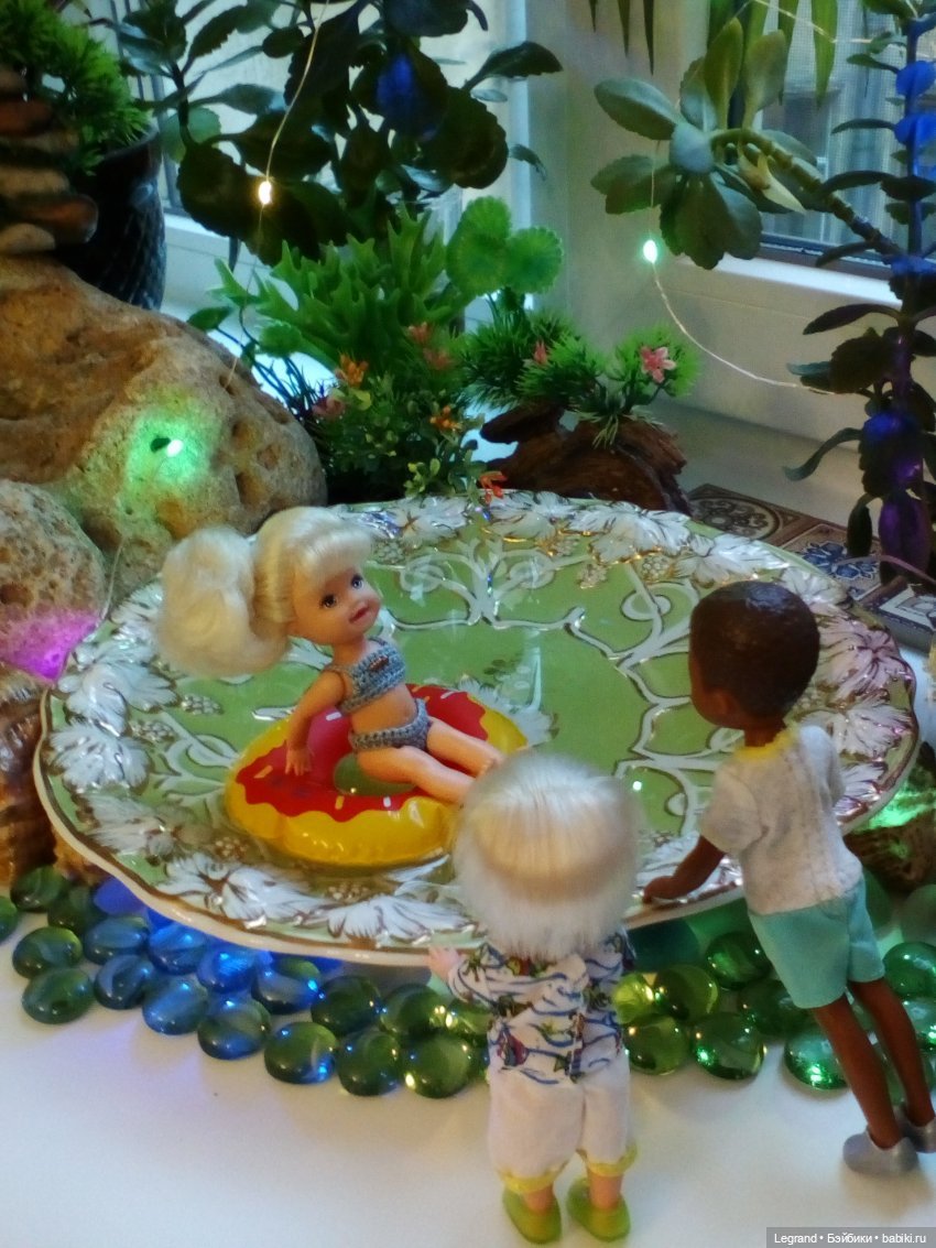 О куколках-подростках Defa Lucy. Девочки в купальниках