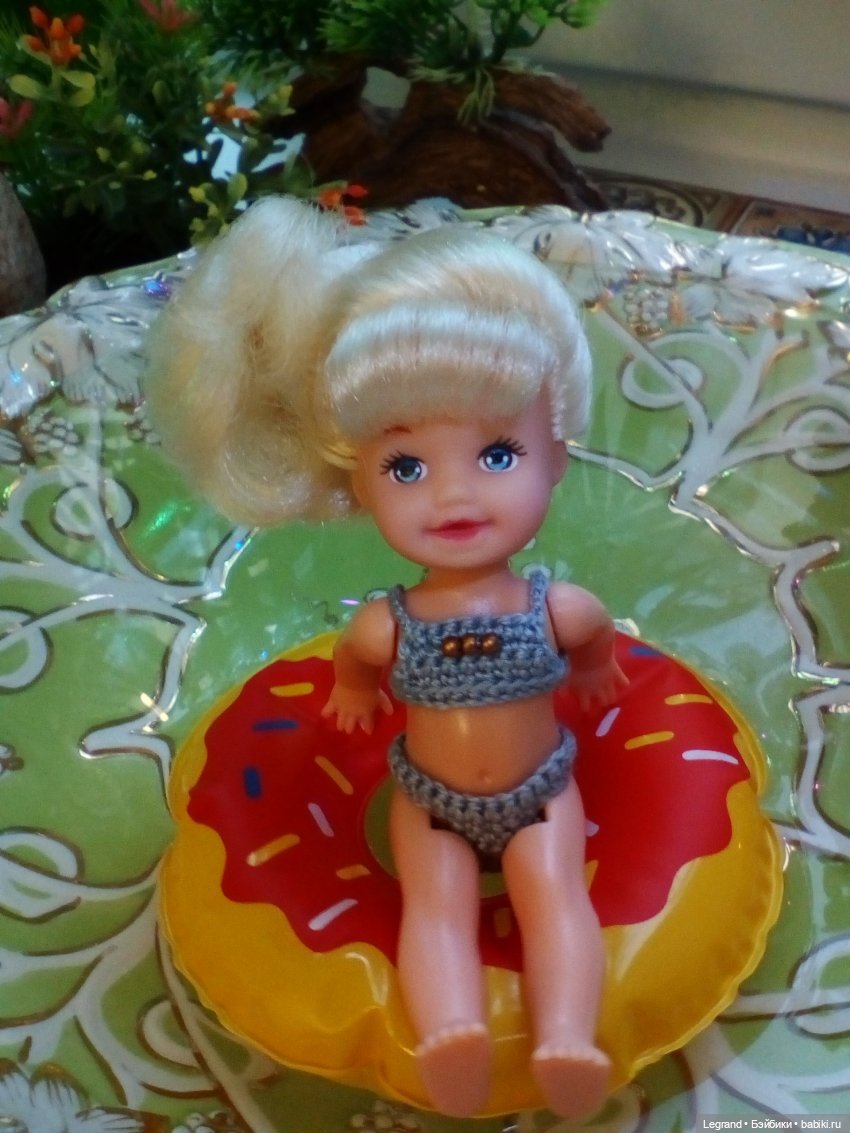 О куколках-подростках Defa Lucy. Девочки в купальниках