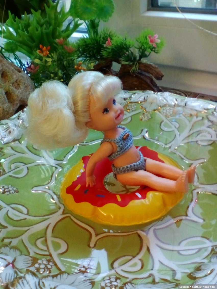 О куколках-подростках Defa Lucy. Девочки в купальниках
