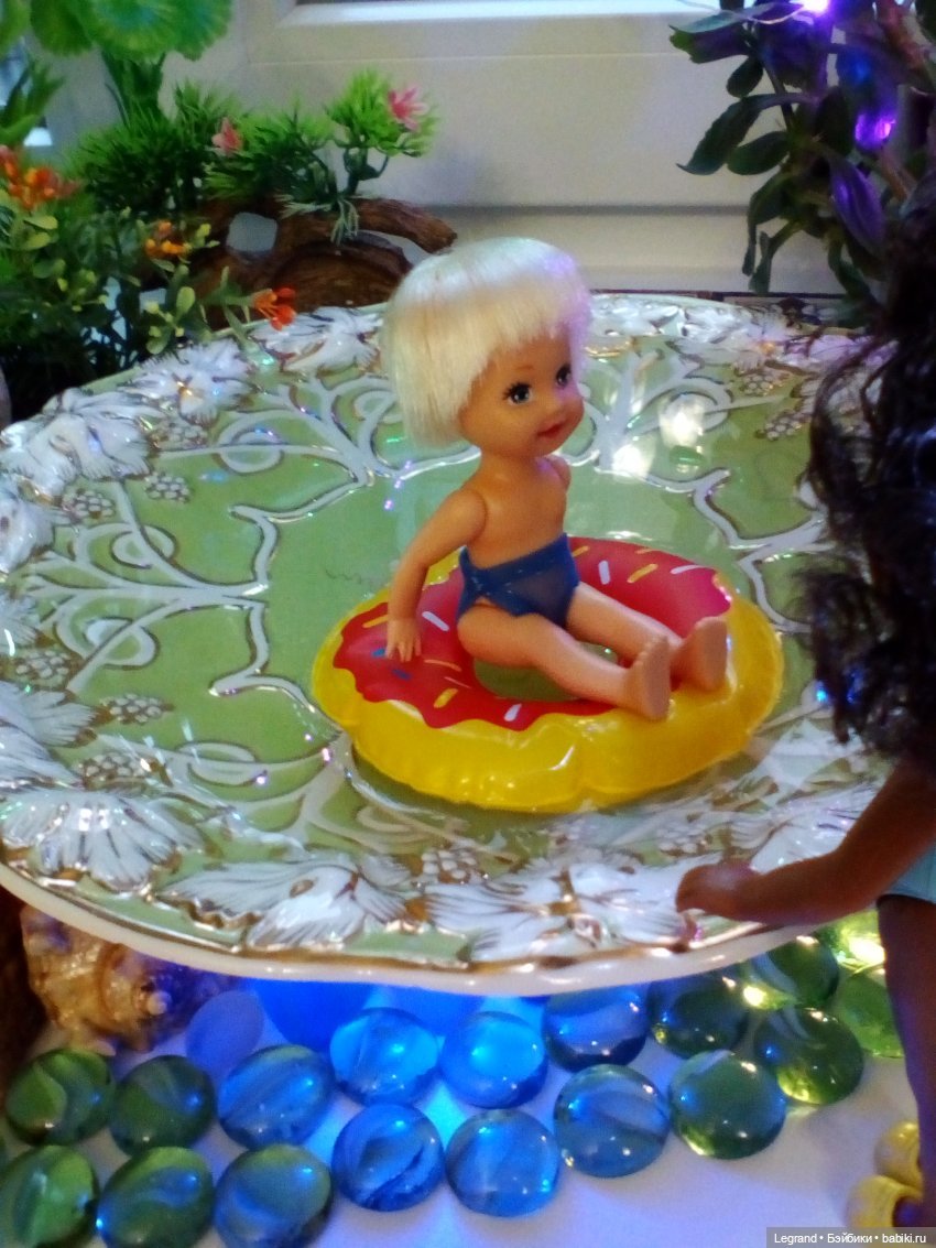 О куколках-подростках Defa Lucy. Девочки в купальниках