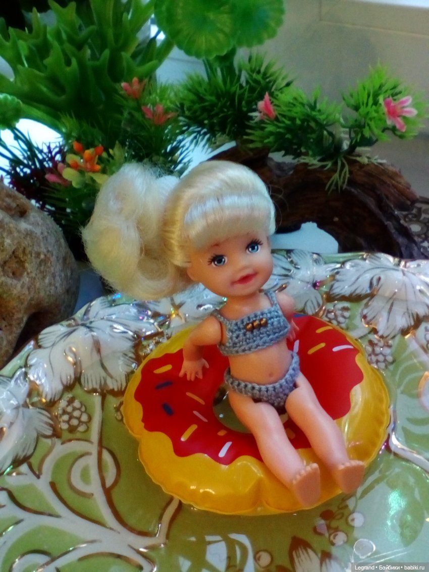 О куколках-подростках Defa Lucy. Девочки в купальниках